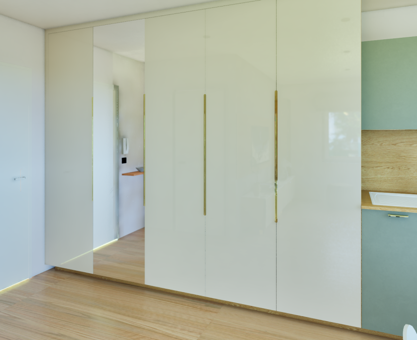 Intérieur moderne avec placard en verre et murs clairs, parquet en bois.